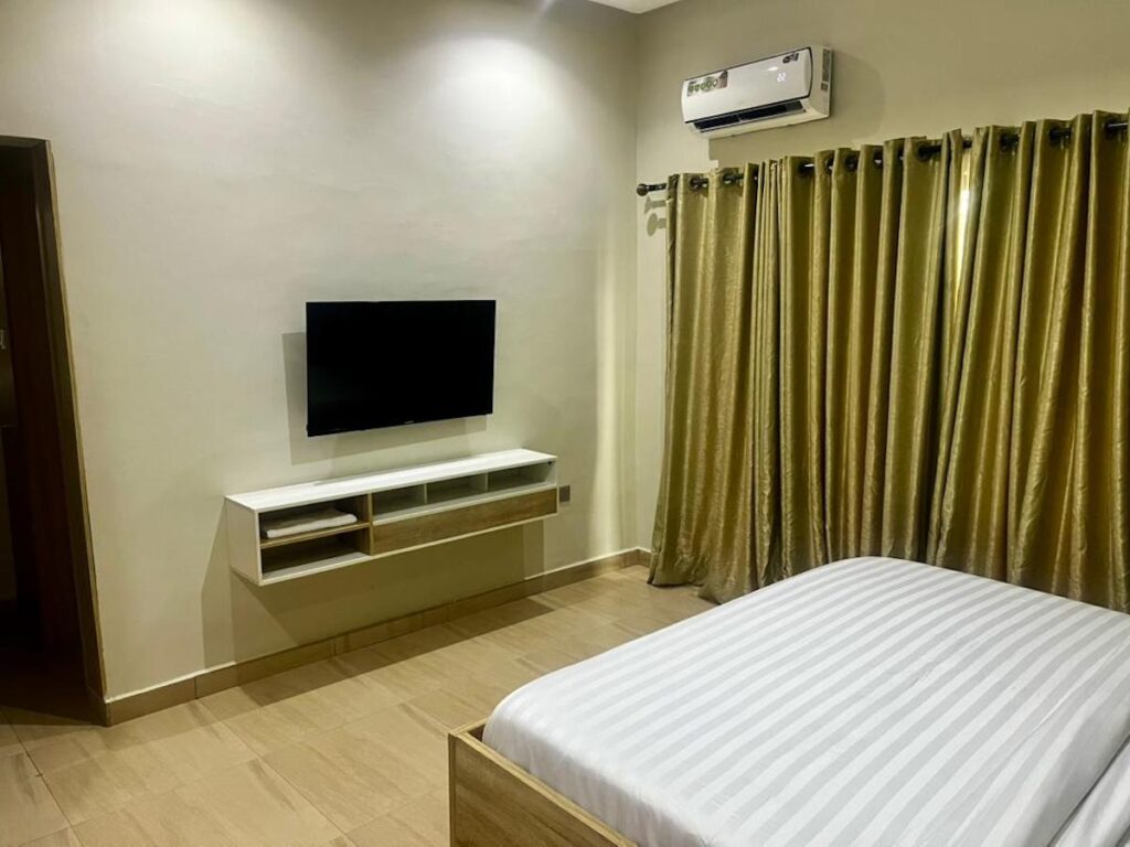 greywood-hotel-ikeja-superior-a